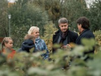 Женщина с лилиями (2016)